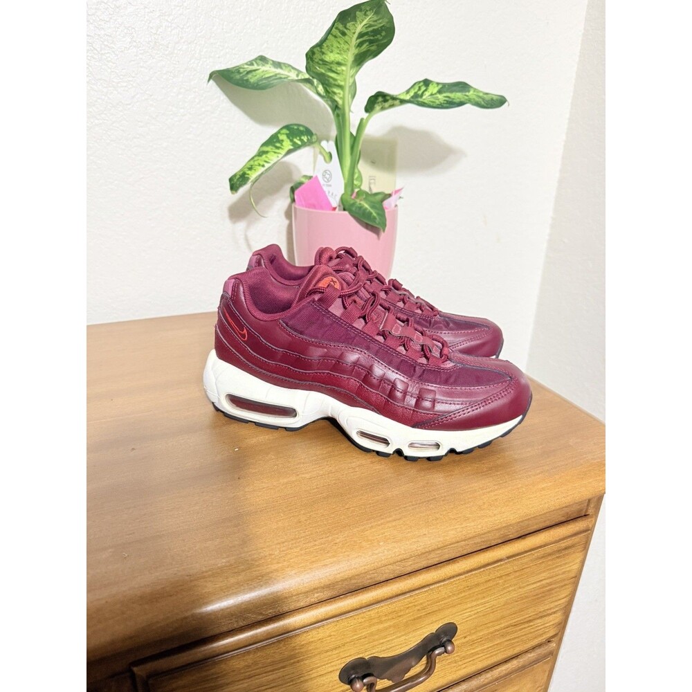 Nike Air Max 95 Running Shoes Women's Size 7 Burgundy Maroon Sneakers